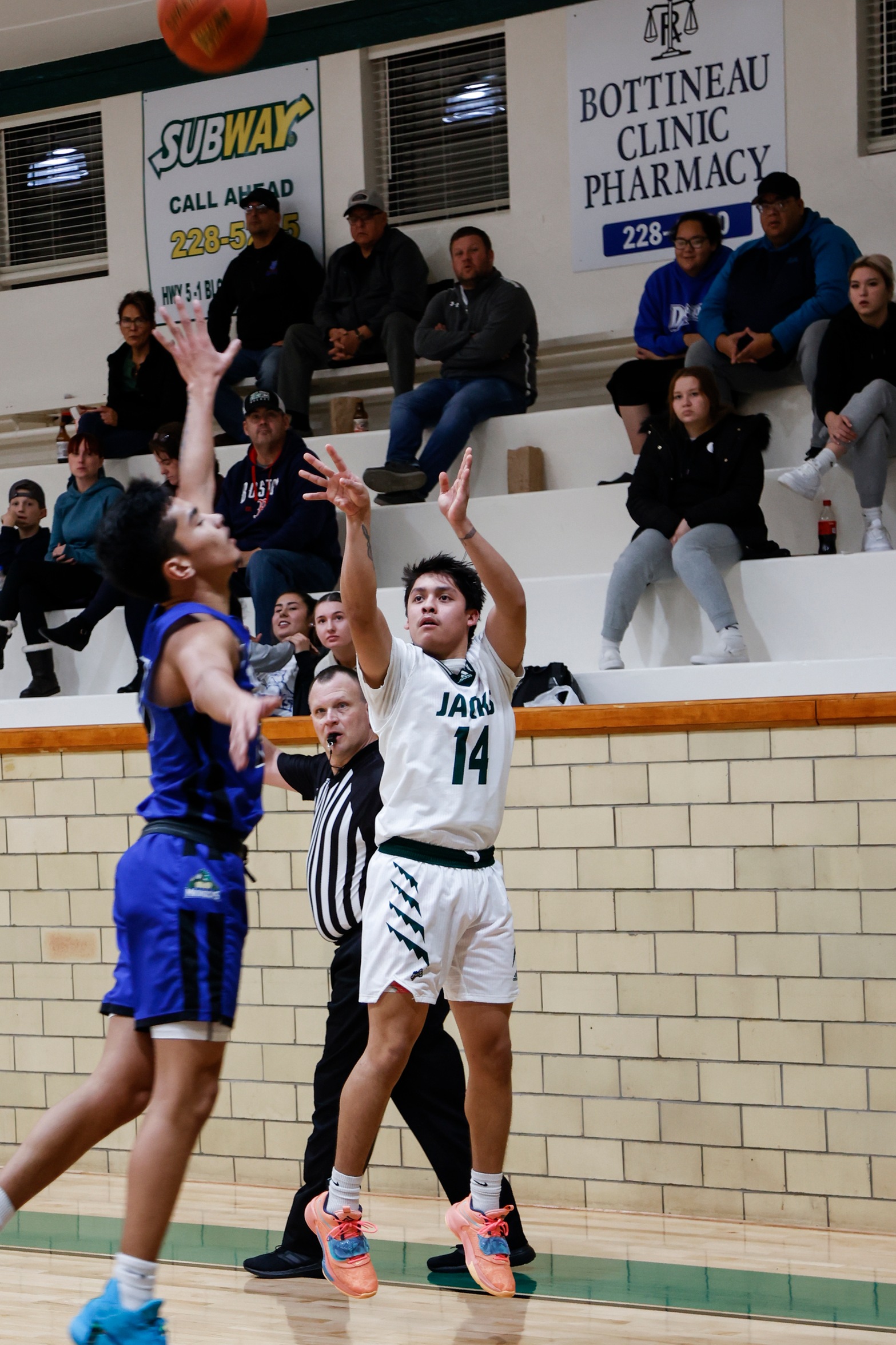 Lumberjacks Hold On