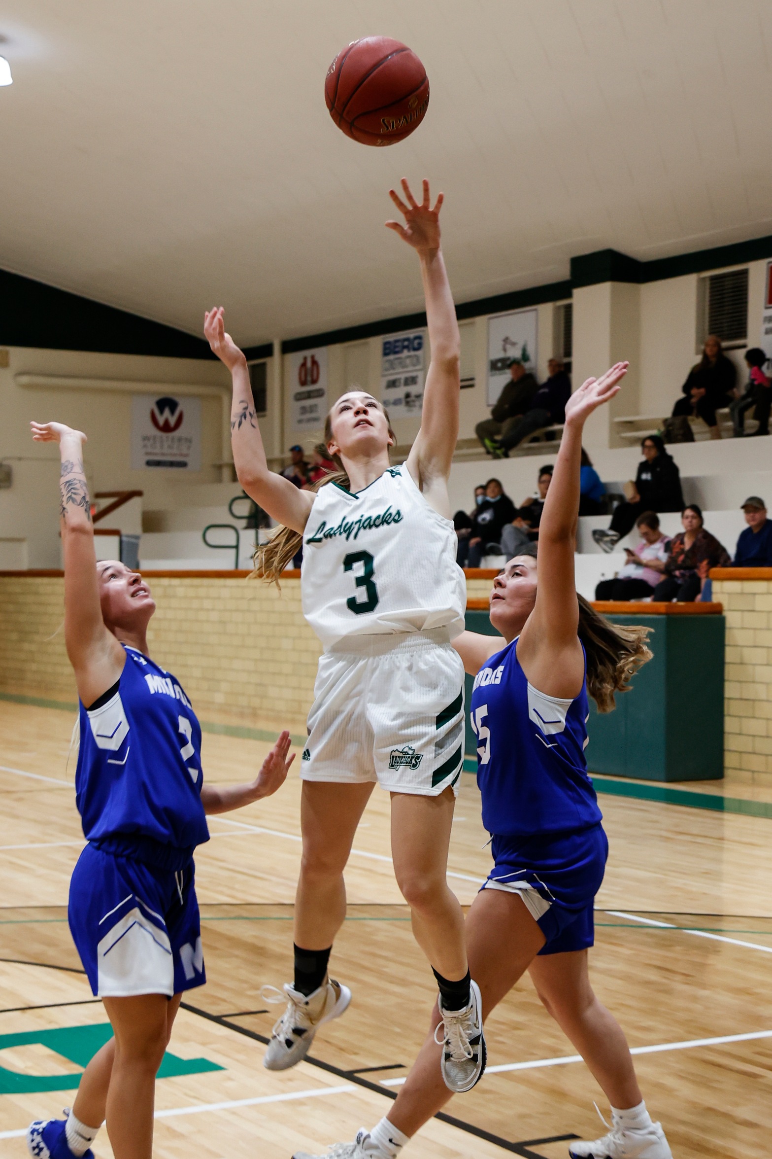 Ladyjacks start 2022 of Right