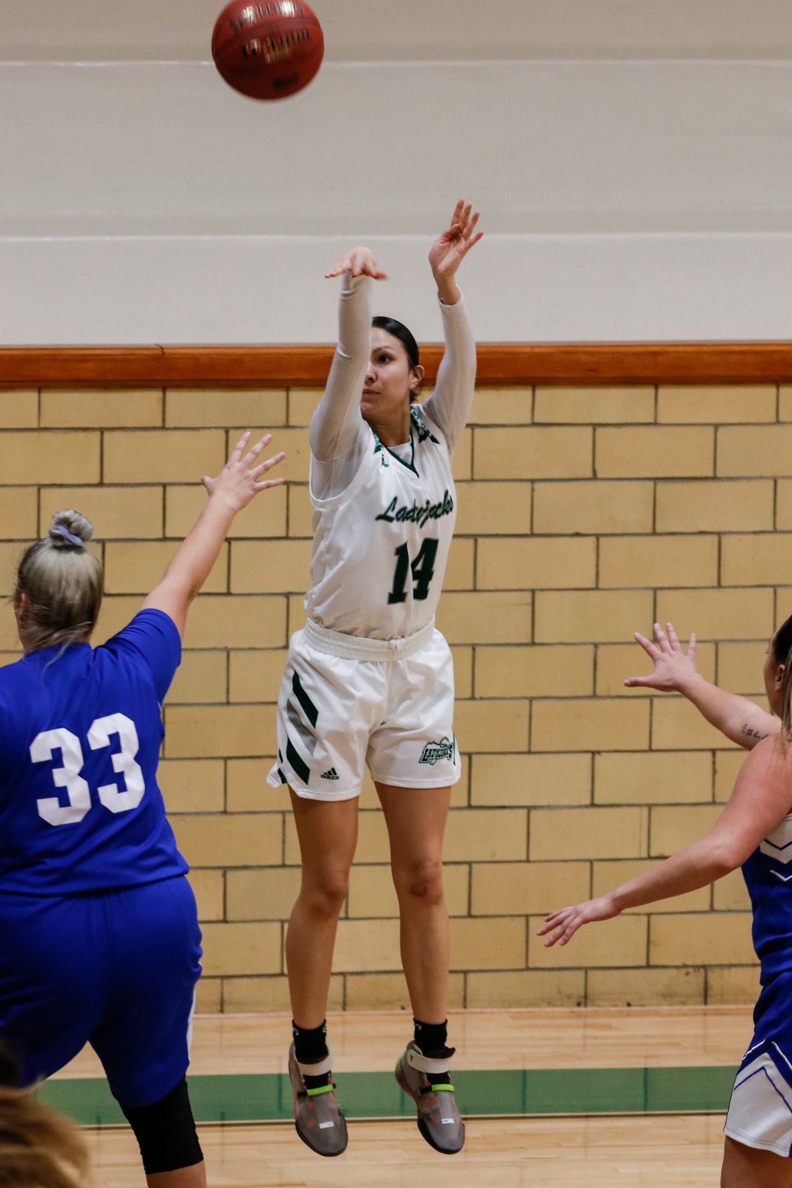 Ladyjacks Finish off Mikinocks