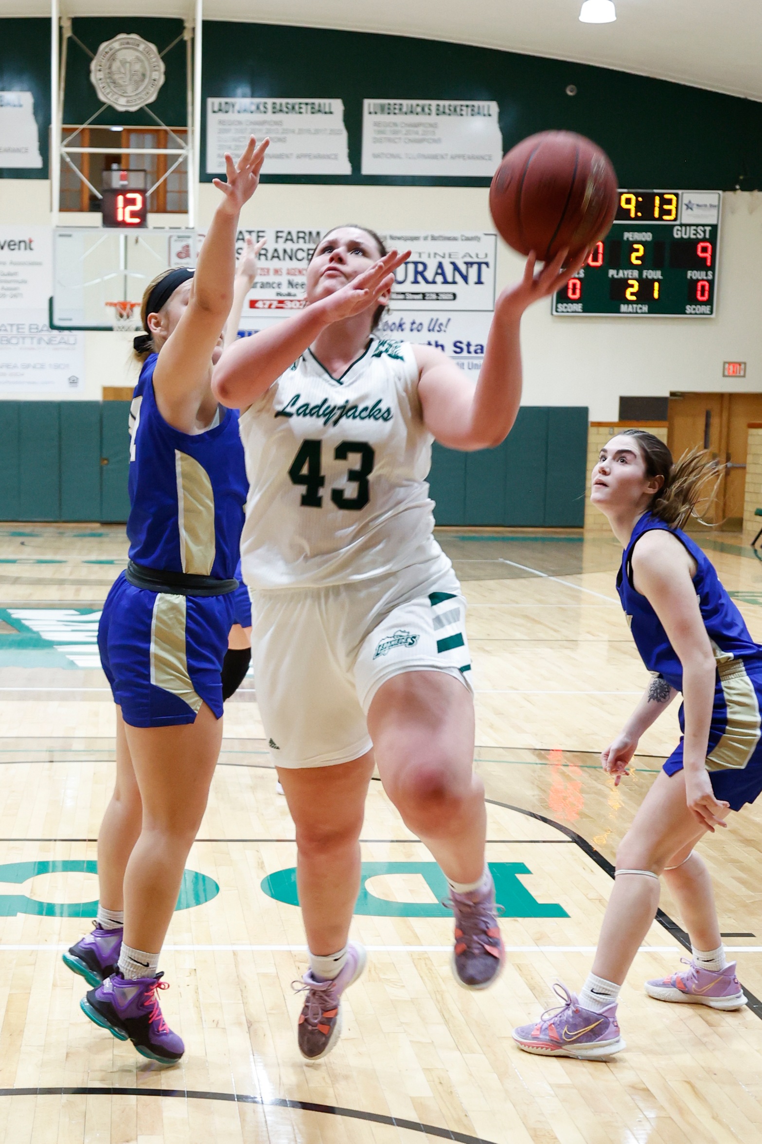 Ladyjacks Drop Tight Game to Royals