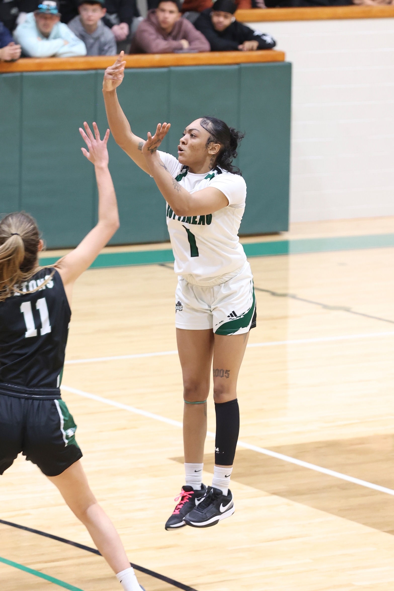Comeaux's Record Setting Day Highlighted in Sweep of Pioneers